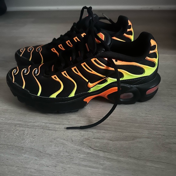 neon yellow and orange nikes